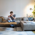 BABY, SAEUGLING, KLEINKIND, BEBE, KIND, SOHN, ELTERN, VATER, VATERSCHAFTSURLAUB, ELTERNZEIT, KINDERBETREUUNG,  EHEMANN,