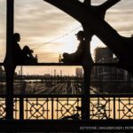 Abend,Abendhimmel,Abendlicht,Abendsonne,Abendstimmung,Aktivität,Alkohol,alkoholisch,Bayern,bayrisch,Bier,Brücke,Brüstung,chillen,deutsch,Deutschland,entspannen,Europa,Feierabend,Freizeit,Freizeitaktivität,Gegenlicht,Gegenlichtaufnahme,Genussmittel,Gleis,Ha