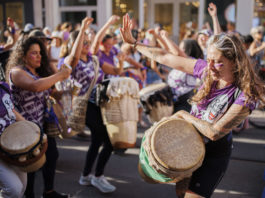 Grève féministe : réduire le temps de travail pour mieux concilier vie professionnelle et vie privée