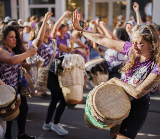 Grève féministe : réduire le temps de travail pour mieux concilier vie professionnelle et vie privée