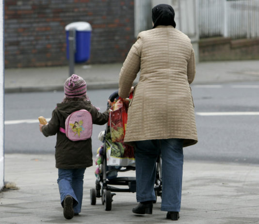 Le Conseil des États le reconnaît : la pauvreté n’est pas un crime