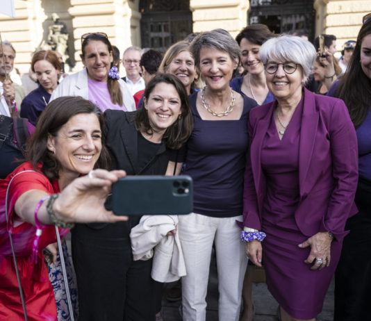 Baromètre électoral : les jeunes femmes votent pour le PS