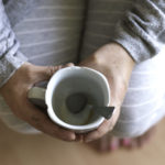 Sozialhilfe, Wohnen, Wohnung, Einrichtung, Einrichten, Tasse, Haende, Kaffeetasse, Aargau, social welfare, living, flat, apartment, decoration, hands, coffee, cup