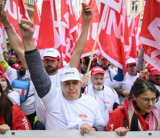 Journée internationale des travailleuses et travailleurs : baisse des primes, hausse des salaires !