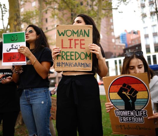 Le Conseil national soutient la révolution féministe en Iran