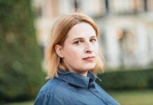 « Les guerres culturelles de Trump et les renvois avec ICE renforcent la droite européenne » Portraitbild von Natascha Strobl