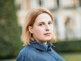 « Les guerres culturelles de Trump et les renvois avec ICE renforcent la droite européenne » Portraitbild von Natascha Strobl