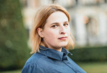 « Les guerres culturelles de Trump et les renvois avec ICE renforcent la droite européenne » Portraitbild von Natascha Strobl