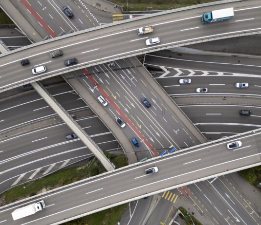 Extension des autoroutes : le Conseil fédéral manipule les chiffres