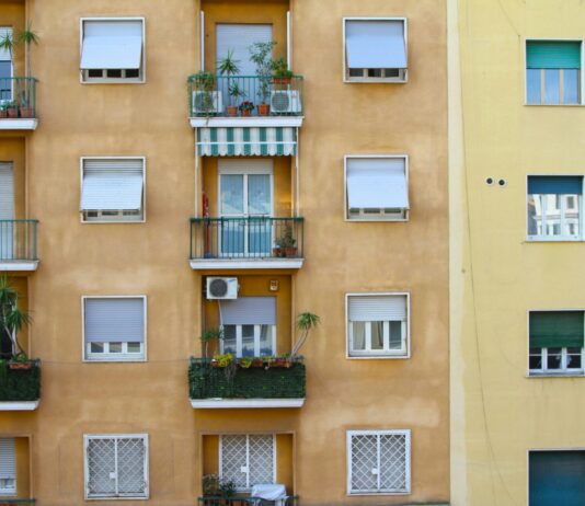 Droit du bail : pourquoi le lobby immobilier investit des millions dans la campagne