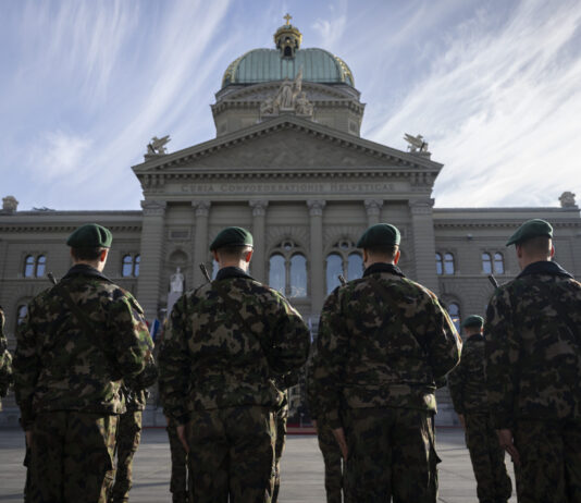 Pour financer l’armée, le Parlement coupe largement dans l’aide au développement