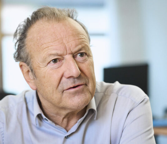 Sanctions contre la Russie : « Le Conseil fédéral s’aplatit devant les entreprises de matières premières » Portrait de Mark Pieth