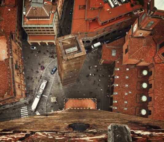 Moins d’accidents, une ville respirable : le 30 km/h a révolutionné Bologne (IT) Bologne vue d'en-haut