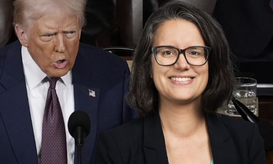 Oriane Sarrasin : « Donald Trump joue à l’autruche » Oriane Sarrasin avec Donald Trump en arrière-plan