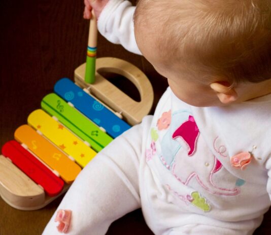 Initiative « Congé familial » : un pas important vers l’égalité