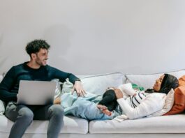 La droite parlementaire attaque la protection de maternité Congé parental