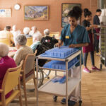 ALTERSZENTRUM, ALTERSHEIM, ALTENHEIM, ALTERSRESIDENZ, SENIORENHEIM, SENIORENRESIDENZ, PFLEGEHEIM, ALTENPFLEGE, BETAGTE, BETREUUNG, GESUNDHEITSWESEN, PFLEGEFACHPERSON, PFLEGEFACHPERSONEN, PFLEGEDIENST, PFLEGEFACHKRAFT, KRANKENSCHWESTER, KRANKENPFLEGER, KRAN