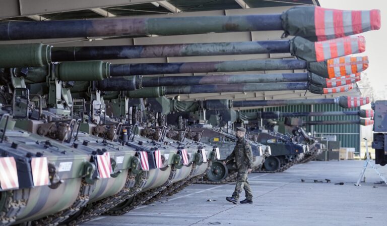 Armement : une politique des hommes forts au détriment des plus faibles