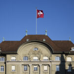FLAGGE, SCHWEIZER FAHNE, SCHWEIZER FLAGGE,  BANK, SNB, NATIONALBANK, ZINS, GELD, NOTENBANK,