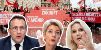 Fuite des ultra-riches suite à l’initiative pour l’avenir : mythe ou réalité ? Montage photo combinant, en arrière-plan, un groupe de manifestants alignés derrière un mur factice de briques rouges, tenant des drapeaux et banderoles trilingues (en français, allemand et italien) appelant à taxer les plus fortunés pour « sauver le climat » et « construire l’avenir ». Au premier plan, trois portraits détourés avec liseré blanc : à gauche, un homme d’âge moyen portant lunettes, costume sombre et cravate, regard sérieux ; au centre, une femme d’âge mûr aux cheveux gris coupés court, vêtue d’une veste sombre et d’un t-shirt à rayures, l’air attentif ; à droite, une femme aux longs cheveux blonds, habillée de blanc, la main levée en geste d’explication, ongles vernissés de rouge.