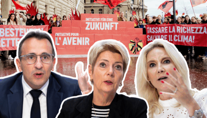 Montage photo combinant, en arrière-plan, un groupe de manifestants alignés derrière un mur factice de briques rouges, tenant des drapeaux et banderoles trilingues (en français, allemand et italien) appelant à taxer les plus fortunés pour « sauver le climat » et « construire l’avenir ». Au premier plan, trois portraits détourés avec liseré blanc : à gauche, un homme d’âge moyen portant lunettes, costume sombre et cravate, regard sérieux ; au centre, une femme d’âge mûr aux cheveux gris coupés court, vêtue d’une veste sombre et d’un t-shirt à rayures, l’air attentif ; à droite, une femme aux longs cheveux blonds, habillée de blanc, la main levée en geste d’explication, ongles vernissés de rouge.