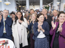 Un large engagement empêche le démantèlement de la SSR Le comité contre l'initiative anti-SSR jubile.