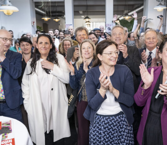 Un large engagement empêche le démantèlement de la SSR Le comité contre l'initiative anti-SSR jubile.