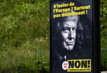 Initiative de l’UDC : la Suisse romande doit donner le Non Affiche de campagne contre l'initiative de l'UDC, affichée en plein air, montrant des visages en noir et blanc avec le slogan "S'isoler de l'Europe ? Surtout pas maintenant !" et l'appel à voter NON le 14 juin.