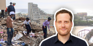 Séisme au Venezuela : « La question qui se pose désormais est la suivante : qu’adviendra-t-il des survivant-es ? » Image composite montrant à droite un portrait en gros plan d'un homme aux cheveux bruns portant une chemise noire, et à gauche une scène de destruction urbaine avec plusieurs personnes fouillant dans les décombres d'un bâtiment effondré. En arrière-plan, on aperçoit des immeubles résidentiels endommagés et une zone côtière.