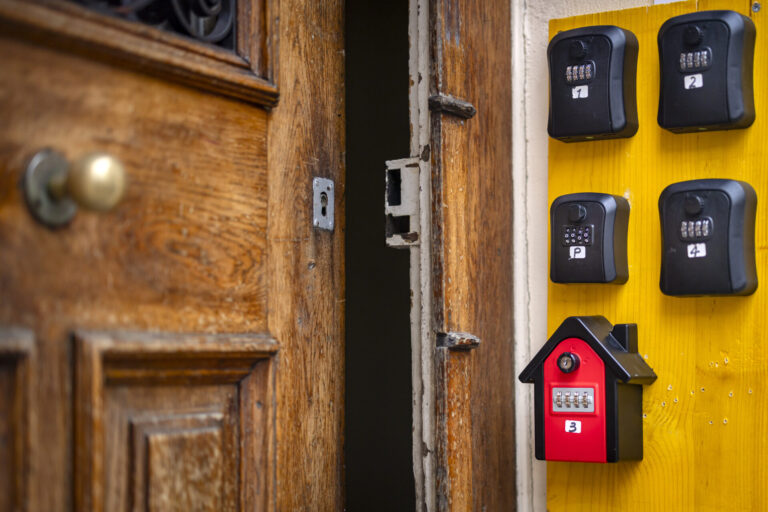 Le Tribunal fédéral ouvre la voie à un durcissement de la réglementation concernant les appartements d’affaires et Airbnb